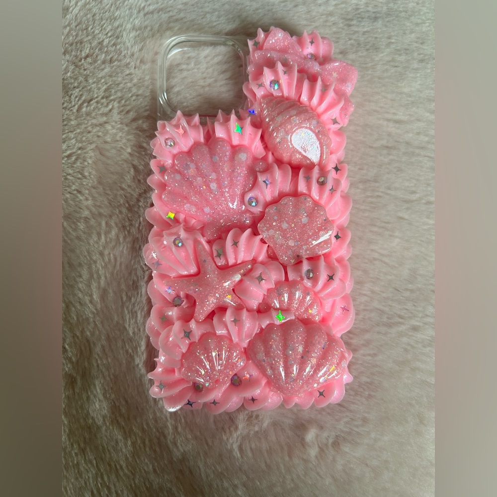 iPhone 14 pink seashell case